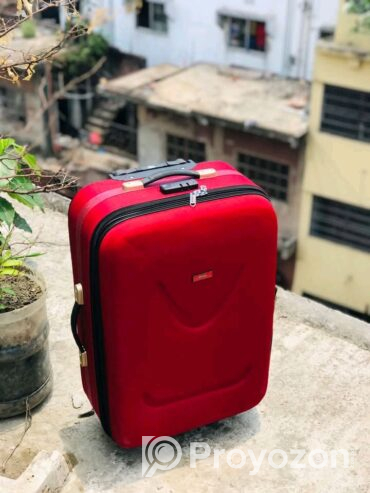 ট্রলি ব্যাগ বিক্রি করা হবে।