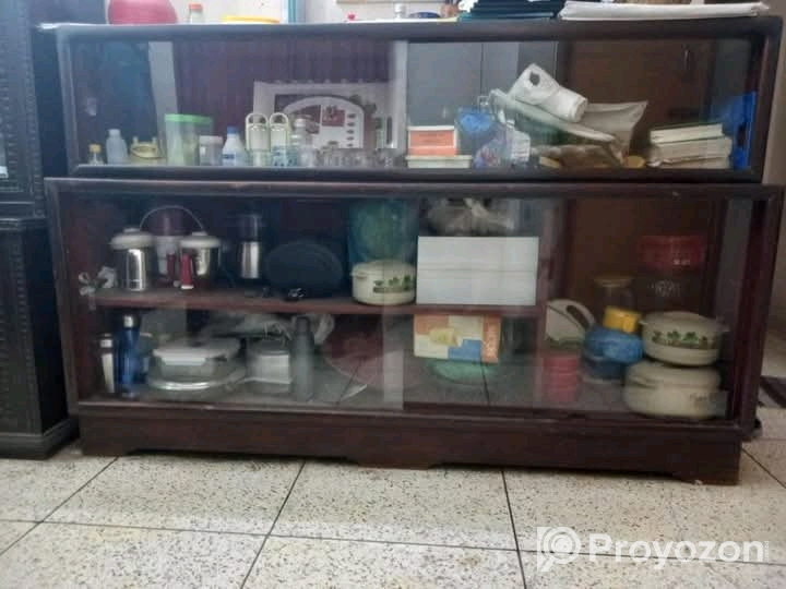 একটি শোকেস বিক্রি করা হবে।