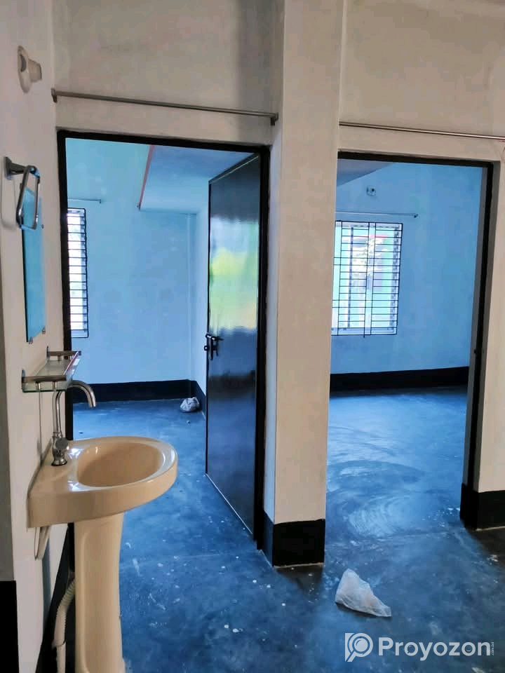 বাড়ি ভাড়া দেওয়া হবে।