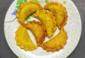 সব ধরনের খাবার অর্ডার নেওয়া হয়।