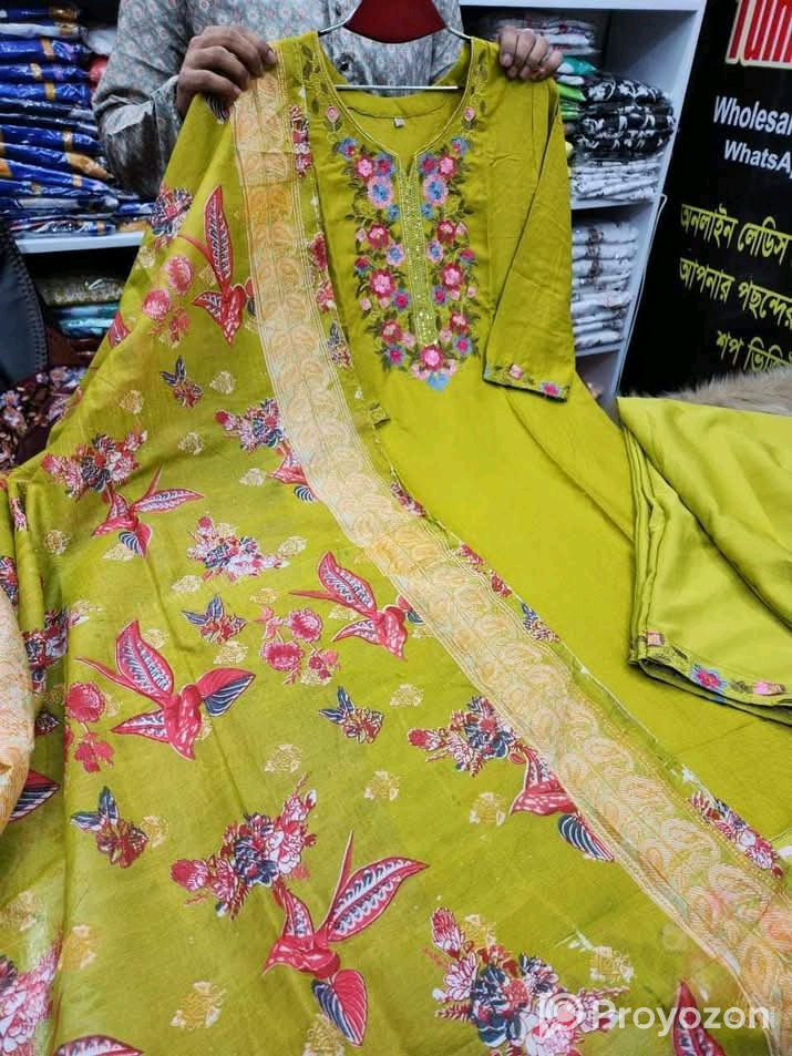 রেডিমেড থ্রি পিস বিক্রি করা হবে।