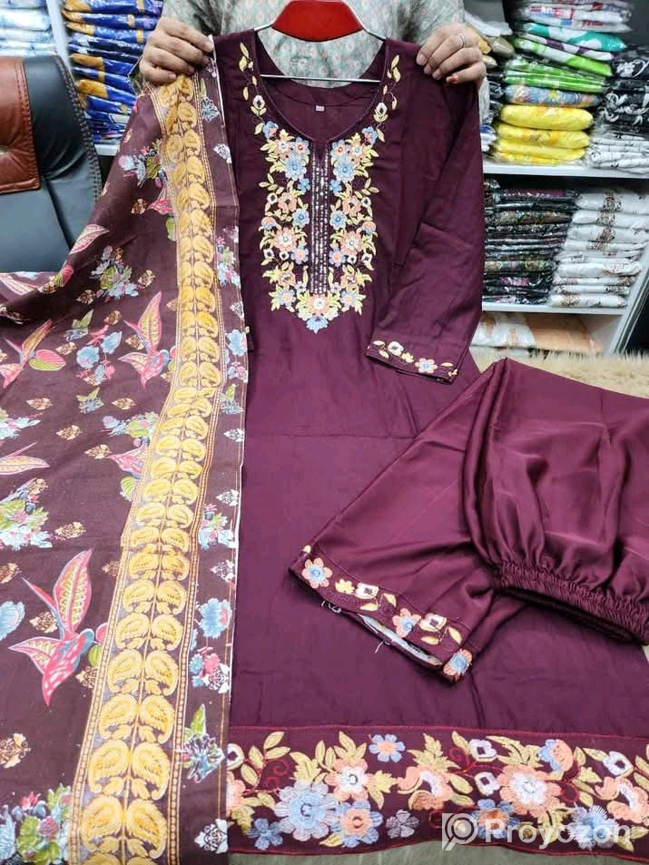 রেডিমেড থ্রি পিস বিক্রি করা হবে।