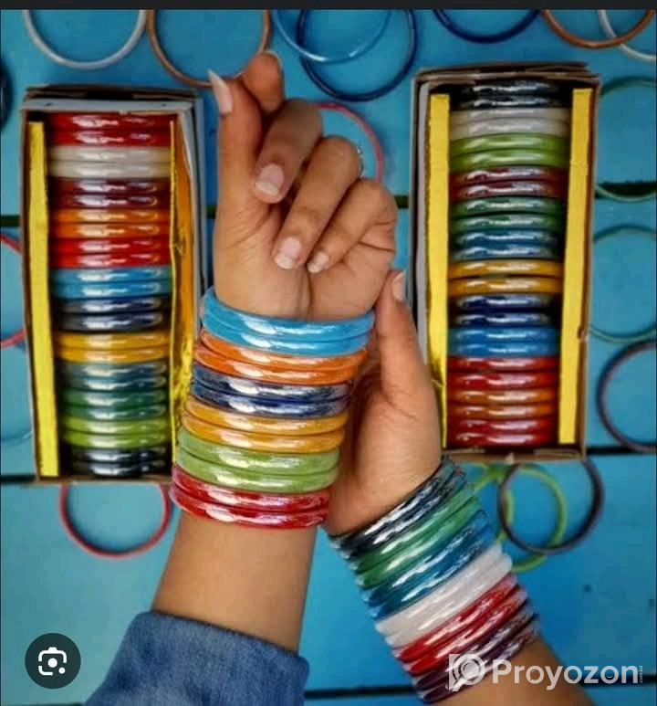 কাঁচ বালা বিক্রি করা হবে।