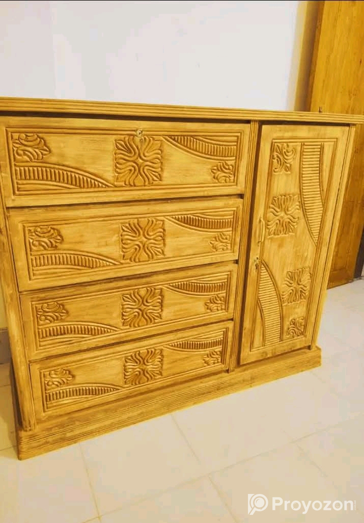 সেগুন কাঠের ওয়ারড্রব বিক্রি করা হবে।