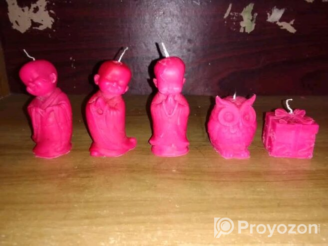 বিভিন্ন ডিজাইনের মোমবাতি বিক্রি করা হবে।
