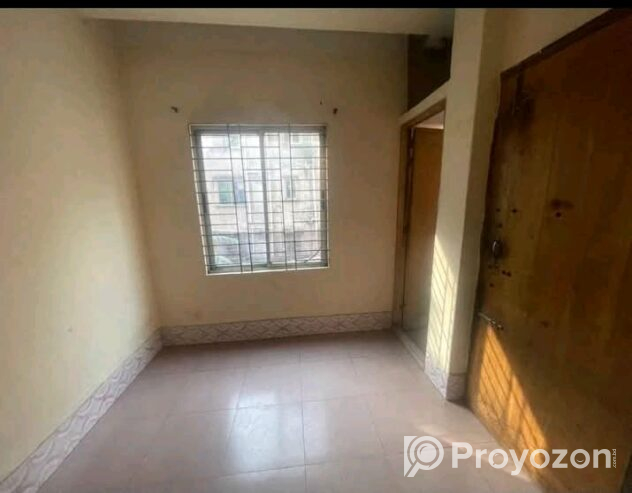 ছোট পরিবারের জন্য বাসা ভাড়া দেওয়া হবে।