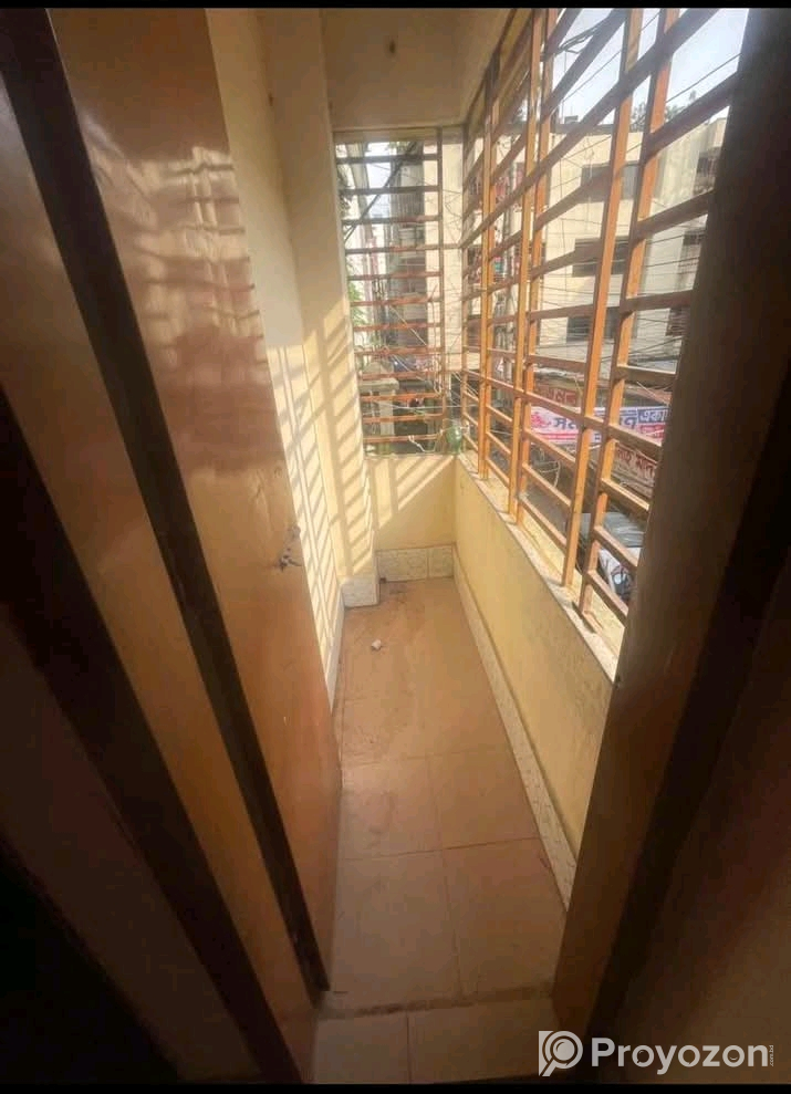 ছোট পরিবারের জন্য বাসা ভাড়া দেওয়া হবে।