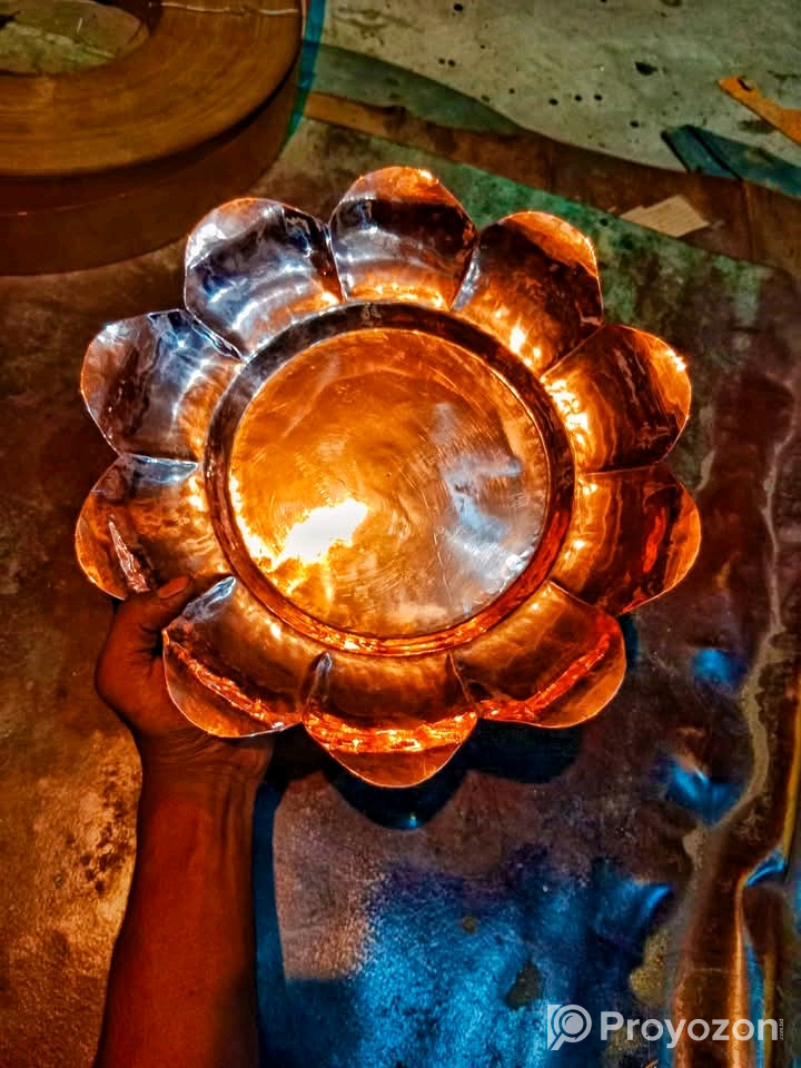 তামার পদ্মথাল বিক্রি করা হবে।