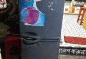 ১৯০ লিটারের রানিং ফ্রিজ বিক্রি করা হবে ।