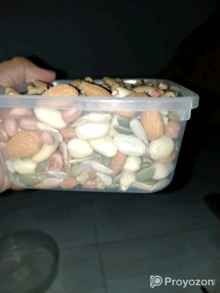 মিক্সড ড্রাই ফ্রুটস বিক্রি করা হবে।