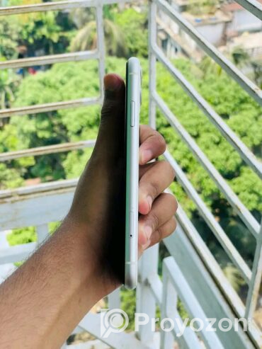iPhone 11 এই ফোনটি বিক্রি হবে