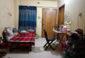 মেয়েদের মেসে রুম ভাড়া দেওয়া হবে।