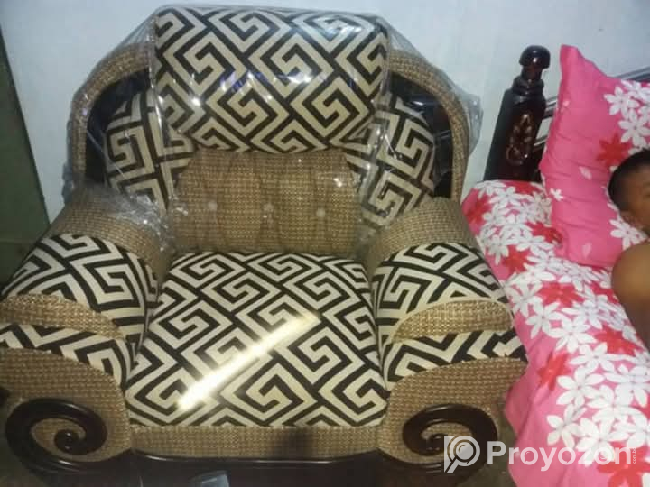 সোফা সেট টি সূলভ মূল্যে বিক্রয় হবে