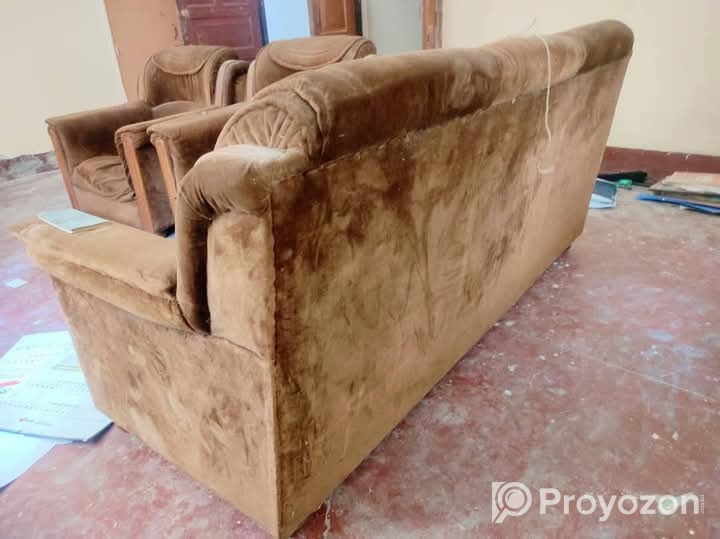 পুরাতন সোফা বিক্রি হয়