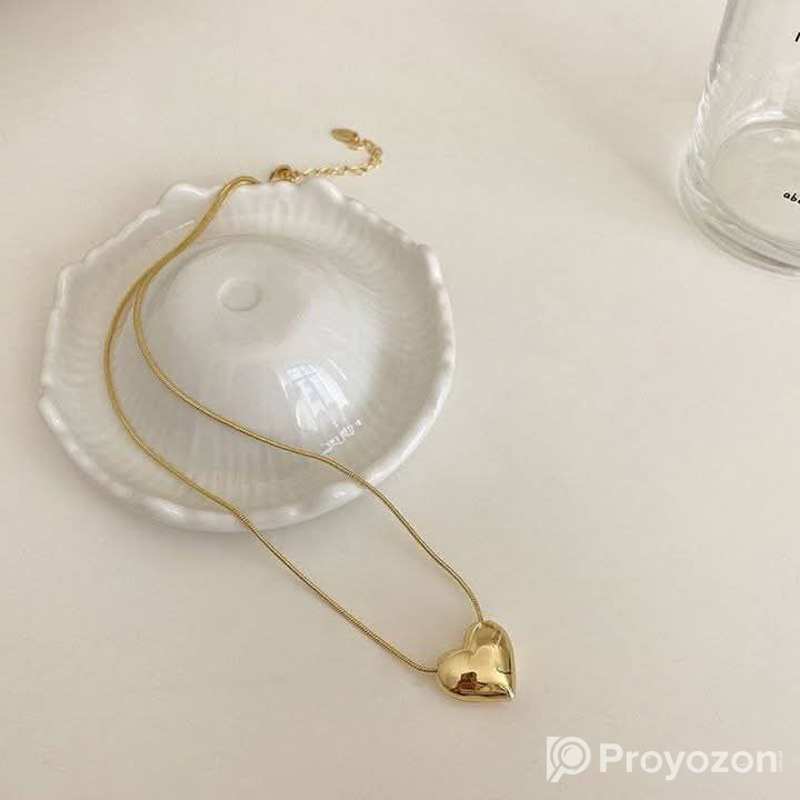 Smooth heart-shaped collarbone chain