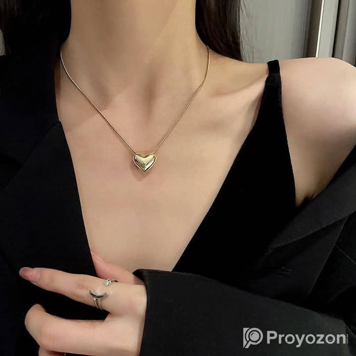Smooth heart-shaped collarbone chain