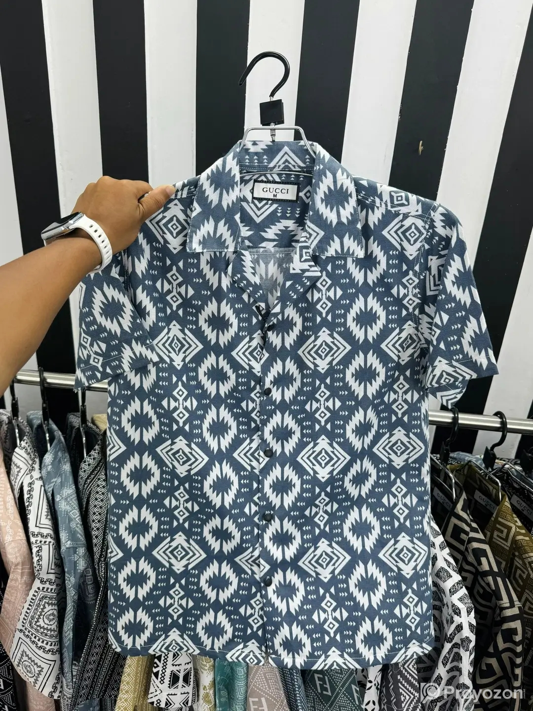 নতুন শার্ট বিক্রি করা হয়