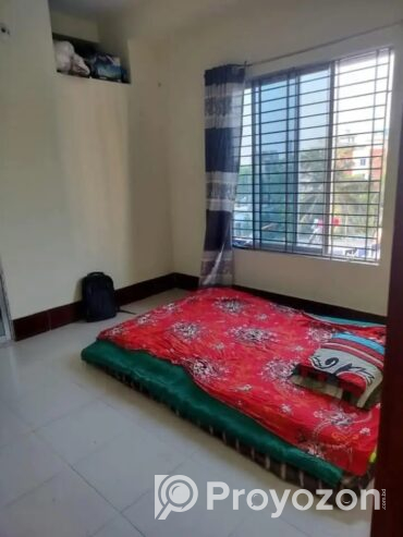 ৪ তলায় দুই রুমের ফ্ল্যাটে এক রুম ভাড়া হবে