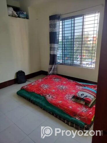 ৪ তলায় দুই রুমের ফ্ল্যাটে এক রুম ভাড়া হবে
