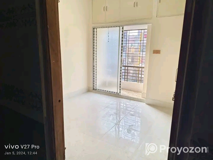 রান্নাঘর ও ২ বারান্দা বিশিষ্ট একদম নতুন বাসা