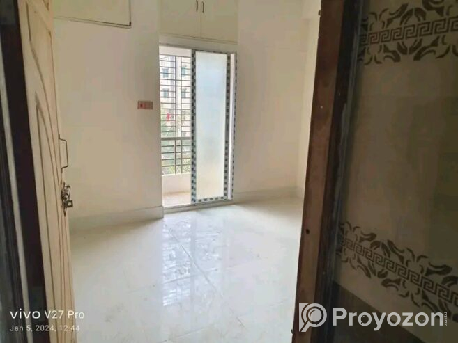 রান্নাঘর ও ২ বারান্দা বিশিষ্ট একদম নতুন বাসা