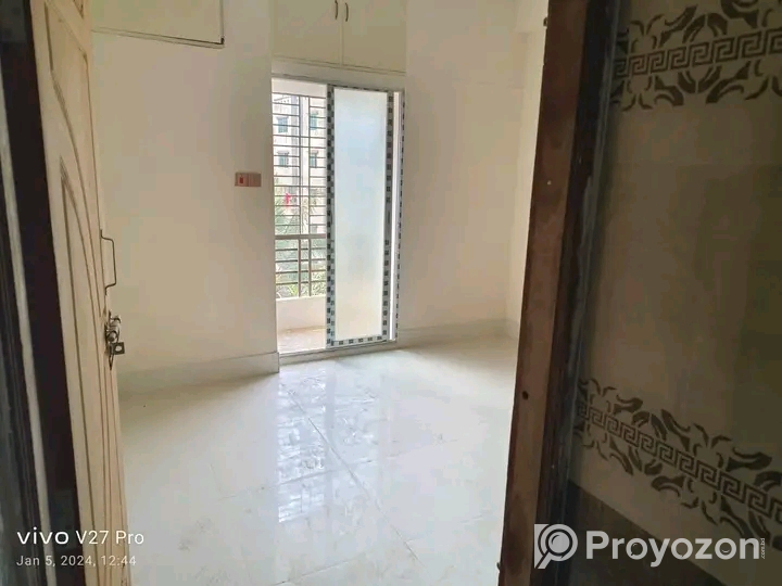 রান্নাঘর ও ২ বারান্দা বিশিষ্ট একদম নতুন বাসা