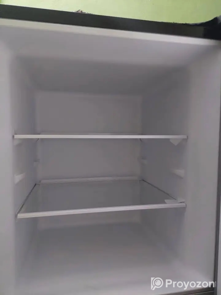 রানিং সিংগার ফ্রিজটি বিক্রি হবে ২৩০ লিটার