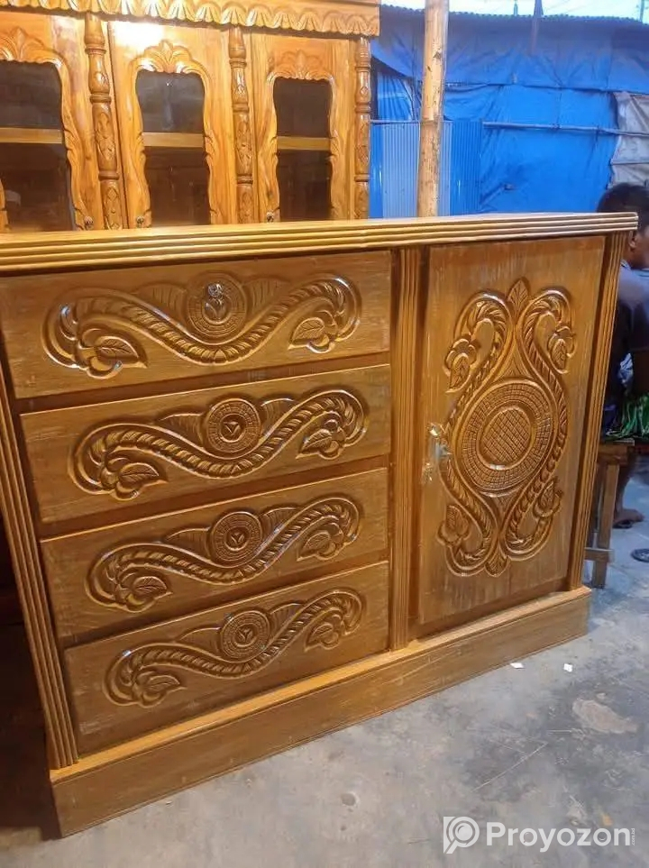 খাট ও ওয়ারড্রব বিক্রি করা হবে।