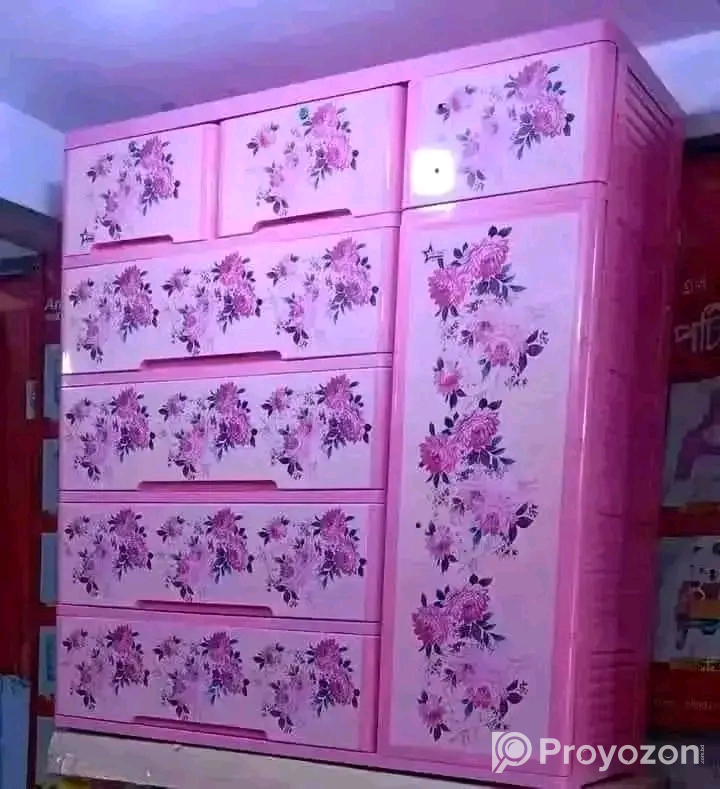 কালো কালারের ওয়ারড্রব বিক্রি করা হবে