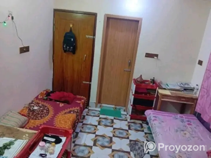 জেলা স্কুল মোড়ে ছাত্রী মেসে সিঙ্গেল সিট ভাড়া