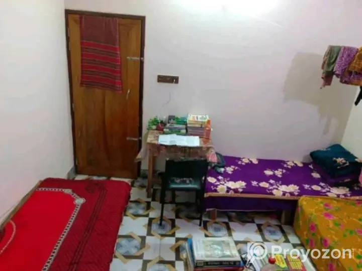 জেলা স্কুল মোড়ে ছাত্রী মেসে সিঙ্গেল সিট ভাড়া