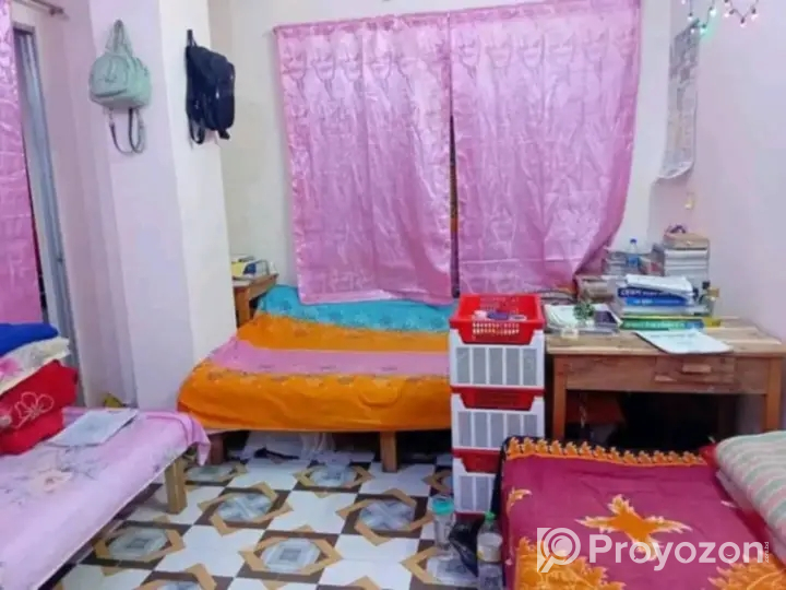 জেলা স্কুল মোড়ে ছাত্রী মেসে সিঙ্গেল সিট ভাড়া