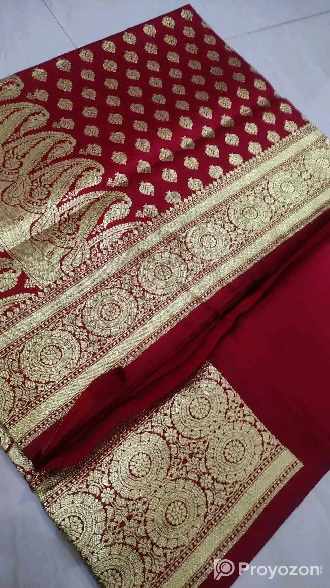 বেনারসি শাড়িটা সেল করতে চাচ্ছি