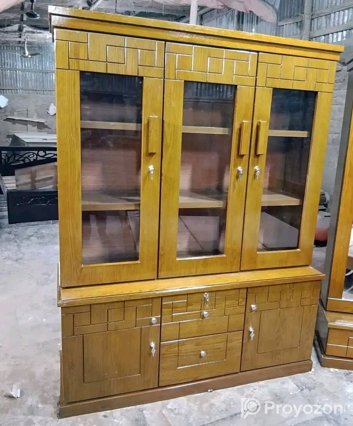 একটি আলমারি তিন পল্লা, একটি ড্রেসিং টেবিল বিক্রয় হবে