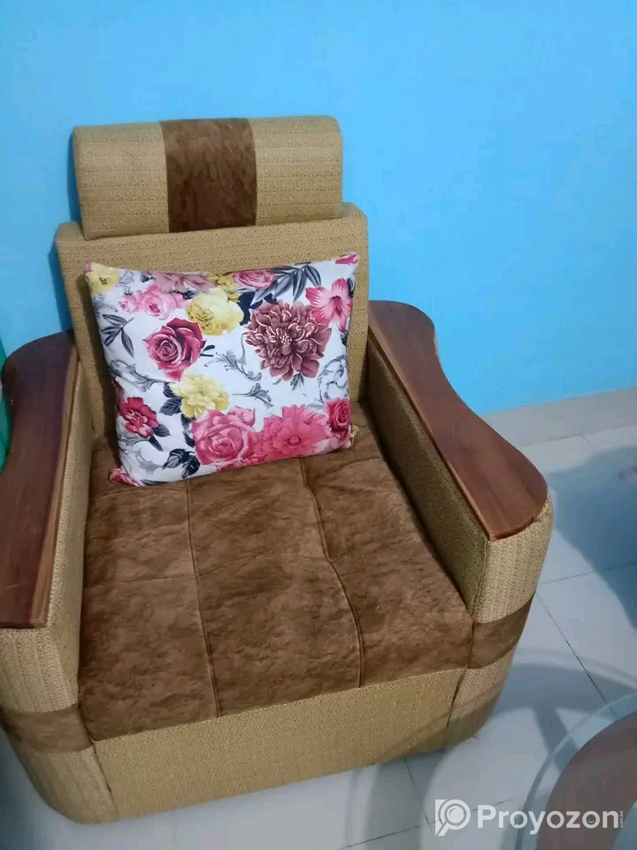 ৫ সিটের সোফা সেটটি বিক্রি করা হবে