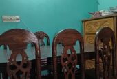 ডাইনিং টেবিল বিক্রি করা হবে।