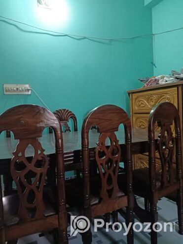 ডাইনিং টেবিল বিক্রি করা হবে।