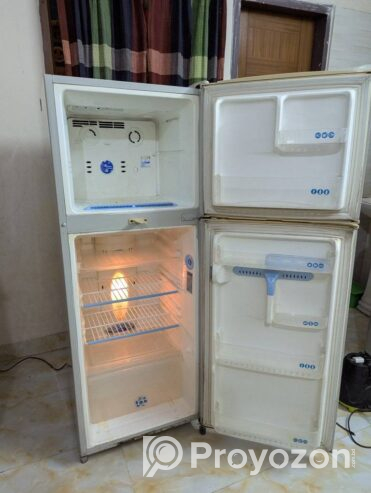 LG ফ্রিজ বিক্রি করা হবে.
