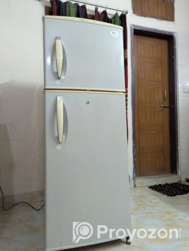 LG ফ্রিজ বিক্রি করা হবে.
