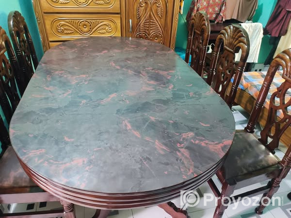 ডাইনিং টেবিল বিক্রি করা হবে।