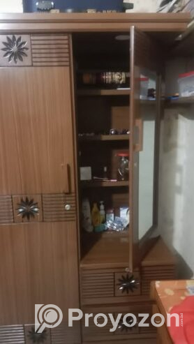 ড্রেসিং টেবিলের বিক্রি করা হবে