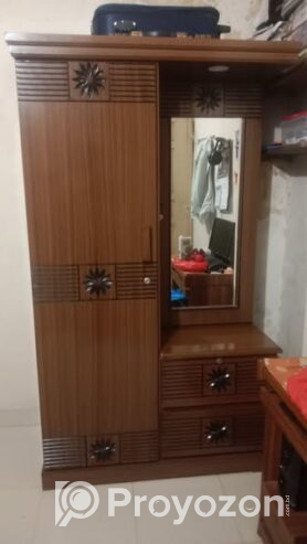 ড্রেসিং টেবিলের বিক্রি করা হবে