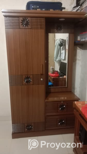 ড্রেসিং টেবিলের বিক্রি করা হবে