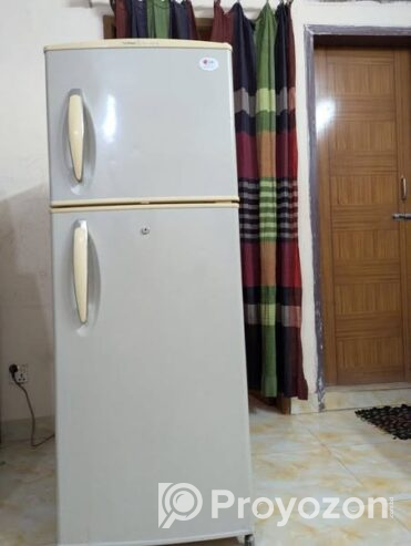 LG ফ্রিজ বিক্রি করা হবে.