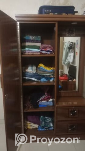 ড্রেসিং টেবিলের বিক্রি করা হবে