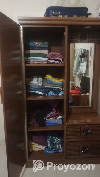 ড্রেসিং টেবিলের বিক্রি করা হবে