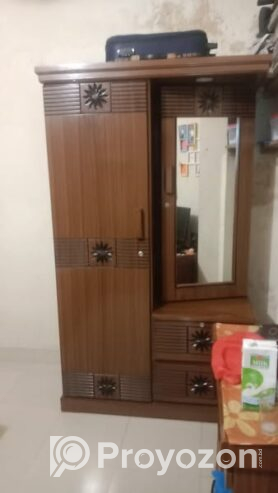 ড্রেসিং টেবিলের বিক্রি করা হবে