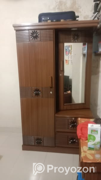 ড্রেসিং টেবিলের বিক্রি করা হবে