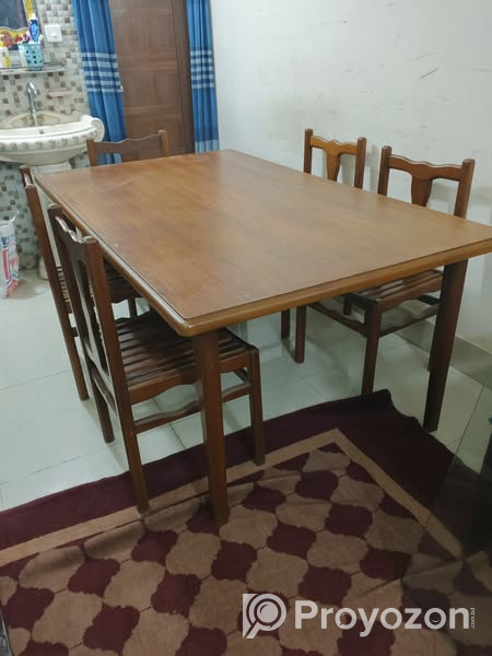 ডাইনিং টেবিল সেট বিক্রি করা হবে.