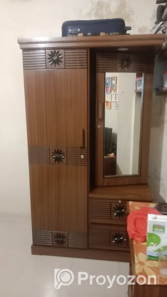 ড্রেসিং টেবিলের বিক্রি করা হবে